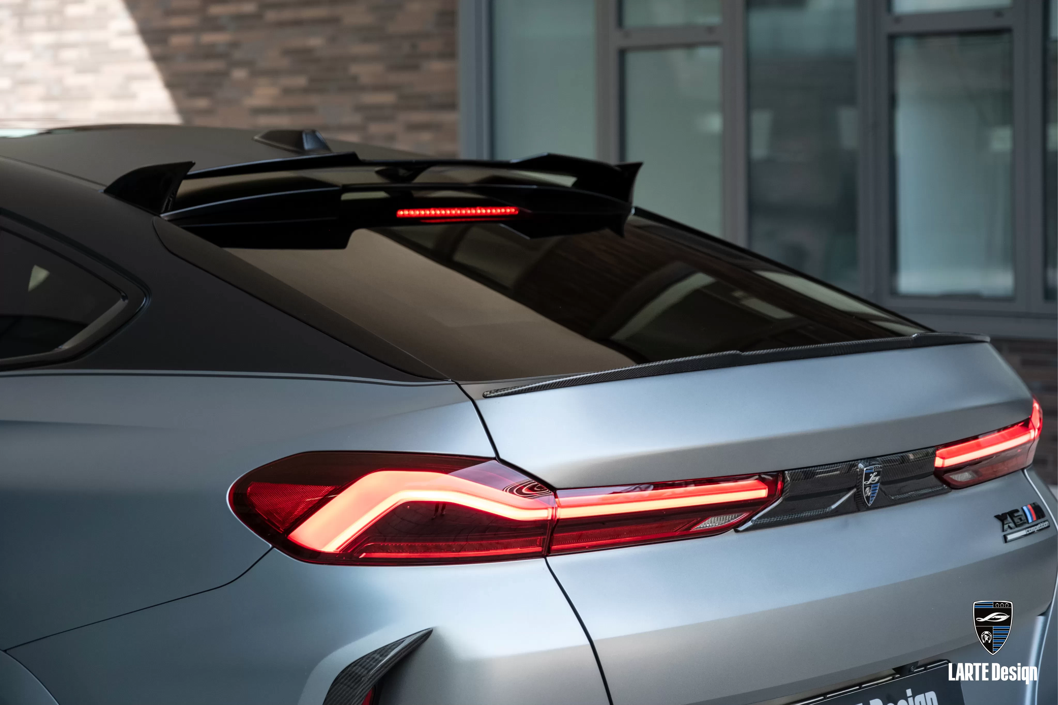 Bestellen Sie einen hinteren Dachspoiler für BMW X6 III G06 Facelift 2023 M sport xDrive 40d